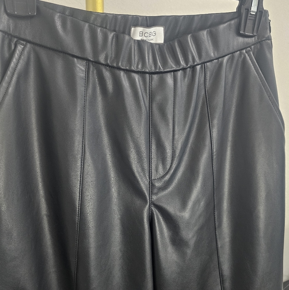 BCBG New York Wide Leg Vegan Leather Cropped Pants NWT $98 - Picture 5 of 5